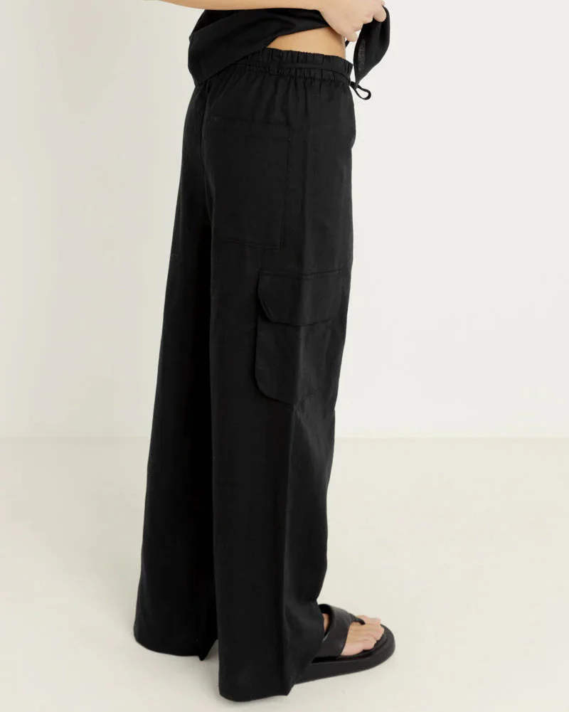 Cove Cargo Pant in Black - Image 3