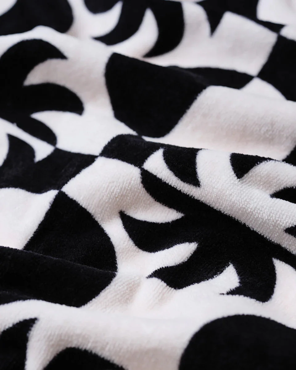Dually Beach Towel in Black - Image 3