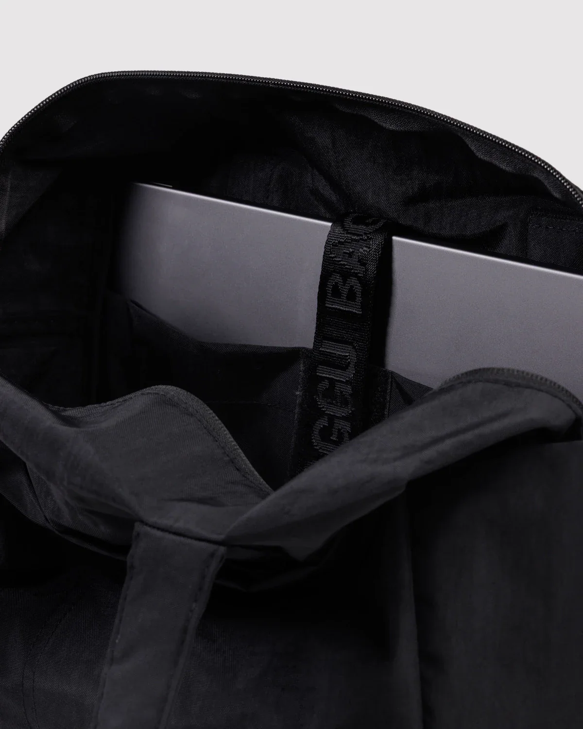 Everyday Cloud Bag in Black - Image 3