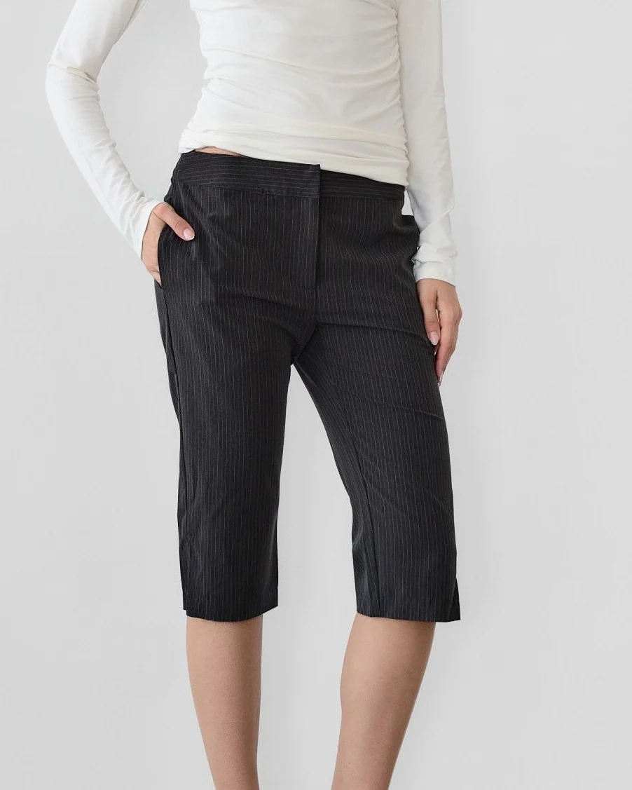 Ginny Capri in Black - Image 4