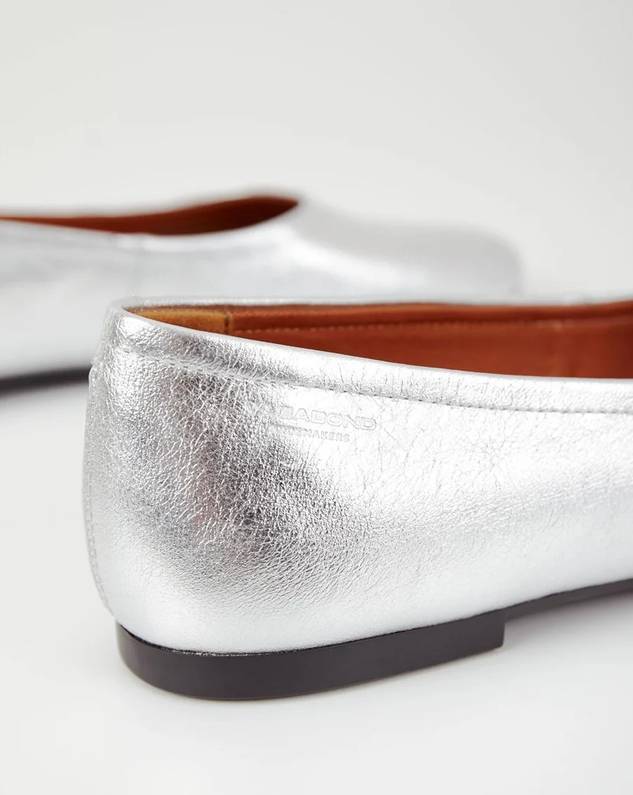 Jolin Flat in Silver - Image 3