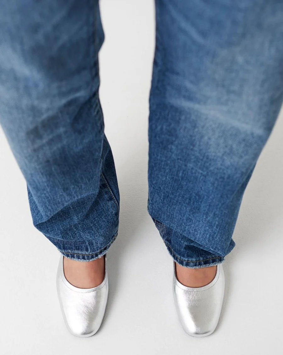 Jolin Flat in Silver - Image 6
