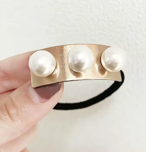 Pearl Pony Holder