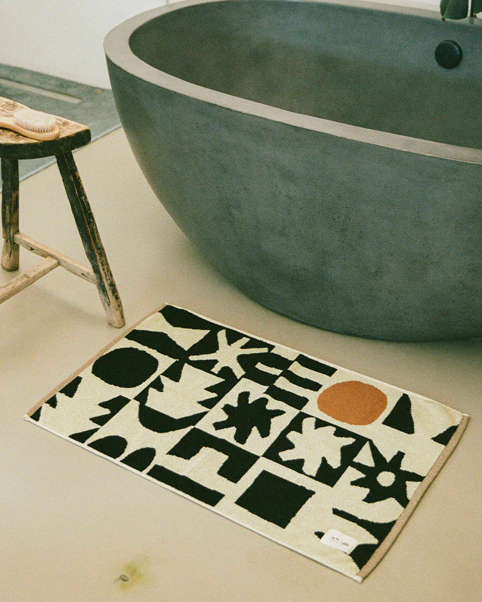 Upton Bath Mat in Black - Image 2